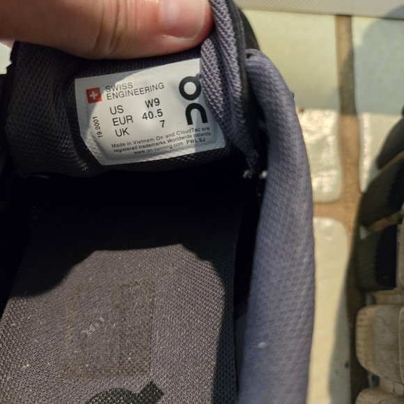 ON Cloud Women's Sneakers - Picture 6 of 8